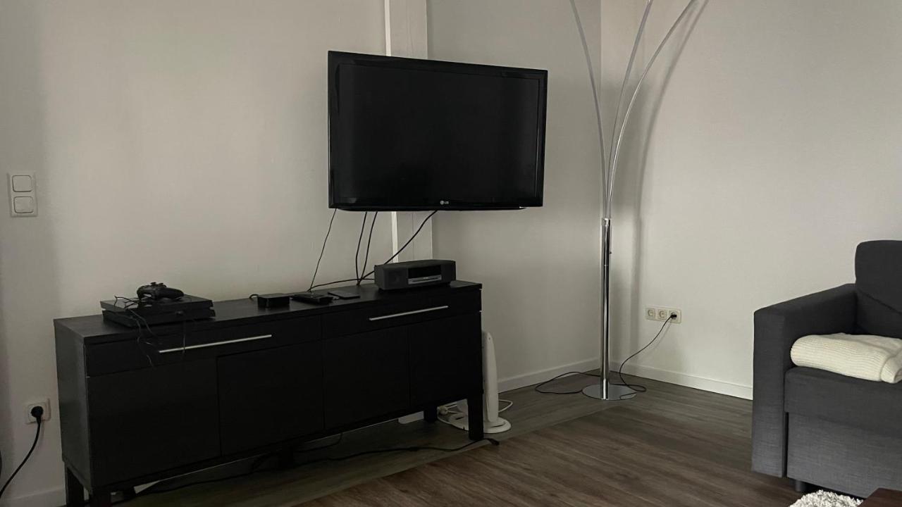 Oase Im Gruenen Hinterhof, Eg, Ruhe, Terrasse, Carport, Free Paytv, Kaffee&tee, Fahrraeder Appartement *