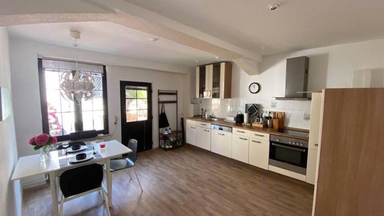 Appartement Oase Im Gruenen Hinterhof, Eg, Ruhe, Terrasse, Carport, Free Paytv, Kaffee&tee, Fahrraeder Duisburg